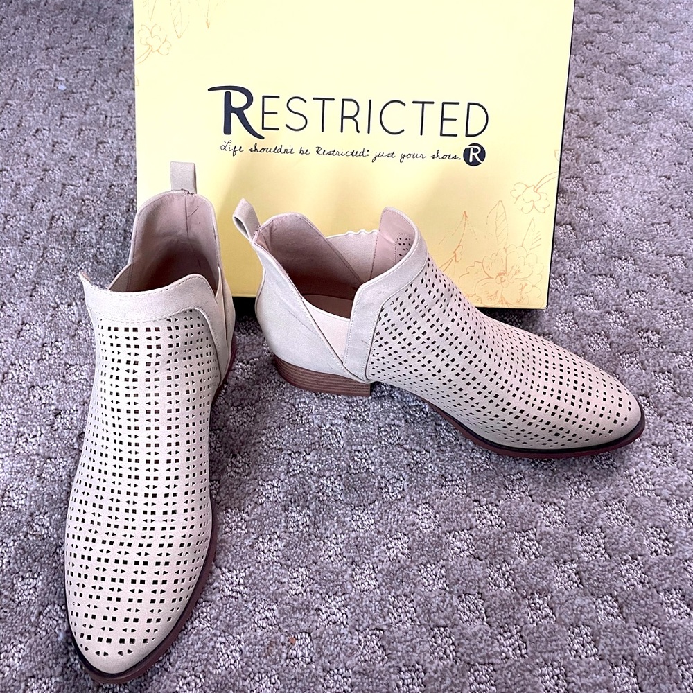Low heel booties